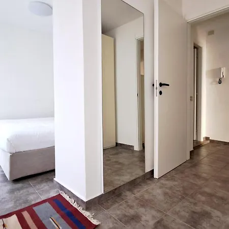 דירה Momi קומו